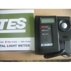 台湾泰仕TES1332A数字式照度计TES-1332A光度计可外接记录器包邮